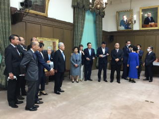 参議院副議長肖像画掲額式風景